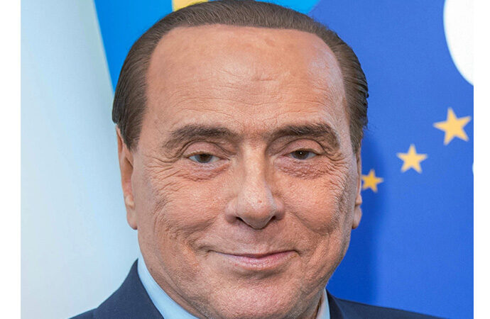 Il centrodestra candida Berlusconi alla Presidenza della Repubblica: “Figura autorevole, sciolga la riserva”