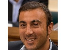“Abolire l’addizionale aeroportuale nello scalo di Alghero per attrarre nuove rotte e investimenti”