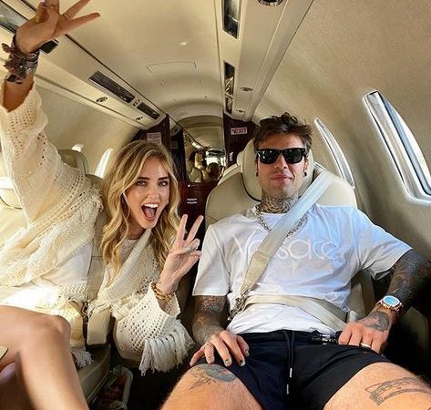 Chiara Ferragni e Fedez in Costa Smeralda: Sardegna here we are. Alghero sogna e aspetta tempi migliori
