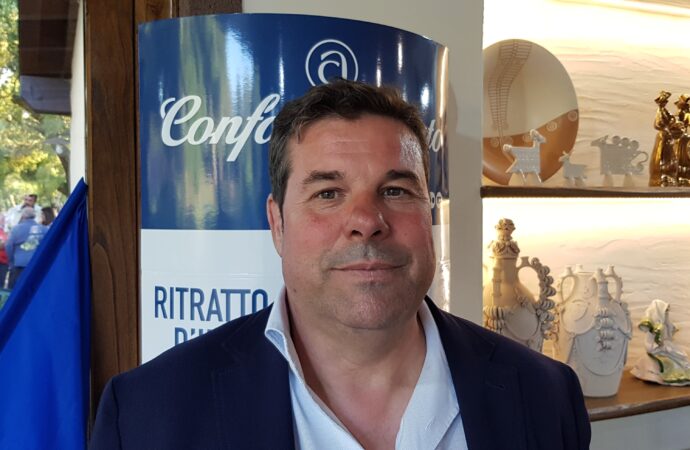 Estetica – Da oggi stop ad alcune sostanze tossiche per la ricostruzione delle unghie: lo impone il Regolamento Europeo