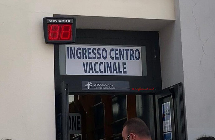 Disguidi all’Hub del Mariotti, da ora si vaccinano solo i prenotati