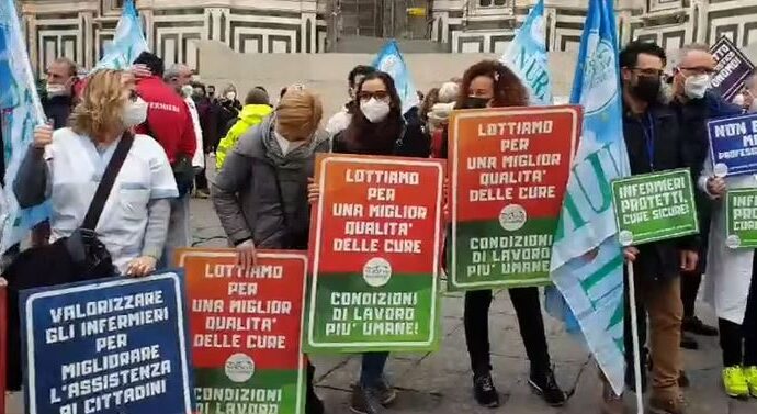 Infermieri in piazza a Cagliari, ‘professione umiliata’ Nursind: turni massacranti e paghe non dignitose, basta