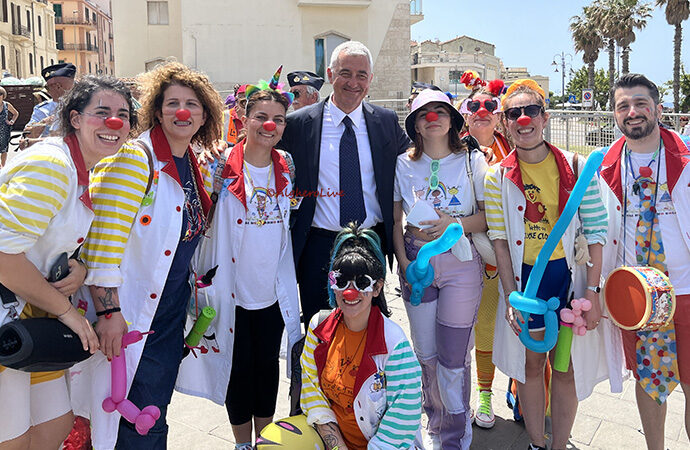 I Clown con il naso rosso ad Alghero, sono i volontari dell’associazione VIP