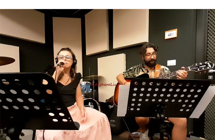 Claudia Crabuzza accompagnata da Antonio Fortunato canta Ivan Graziani in Algherese