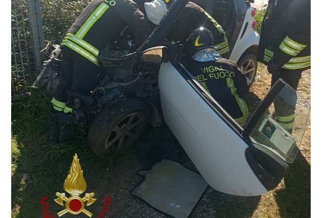 Alghero, incidente stradale in località San Marco, una vettura si è scontrata frontalmente con un camion, donna in prognosi riservata