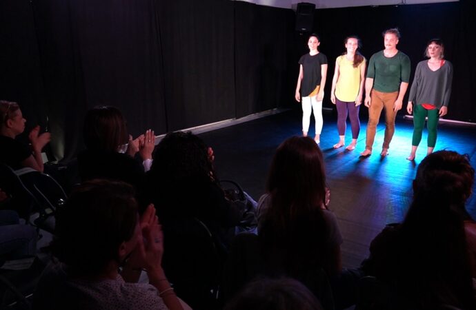 Sassari, i Mandala Dance con le studentesse dell’Azuni  Primavera a Teatro applaude “Crossover” e “Danzare la Costituzione”