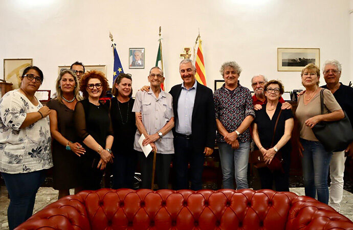 L’omaggio al turista più fedele di Alghero: Gordon Jenkin