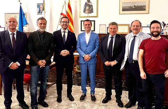 Sindaco di Alghero Raimondo Cacciotto ha incontrato il delegato del Governo Catalano in Italia Luca Bellizzi