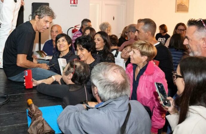 Successo per la serata d’esordio della XXXIX Edizione del Premio Giuseppe Dessì con Luca Barbarossa.