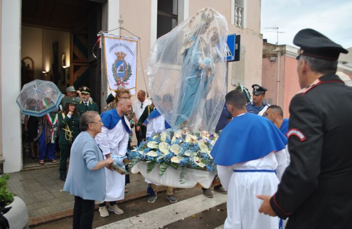 Stintino ha reso omaggio alla sua patrona. A causa del maltempo rimandata a domenica prossima la processione a mare