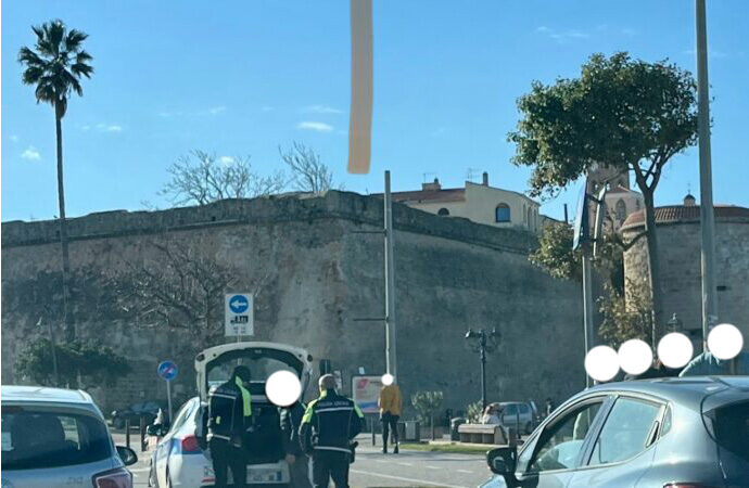 Incidente sul Lungomare Busquet , vettura impatta una carrozzina sulle strisce pedonali
