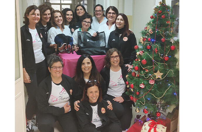 Le Pink Flamingos donano un casco refrigerante all’Oncologia di Lanusei