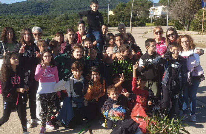 Plogging nella pineta, un successo tra competizione e senso civico degli alunni