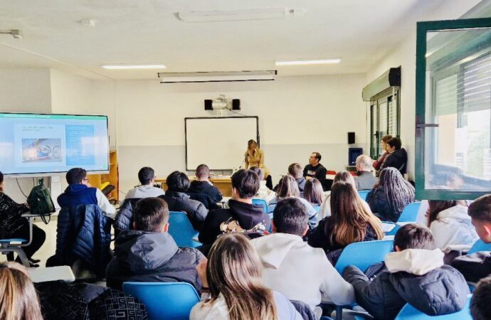 Sassari – “Lo sport oltre l’ostacolo”: il campione paralimpico Giovanni Achenza ispira gli studenti dell’Istituto Devilla