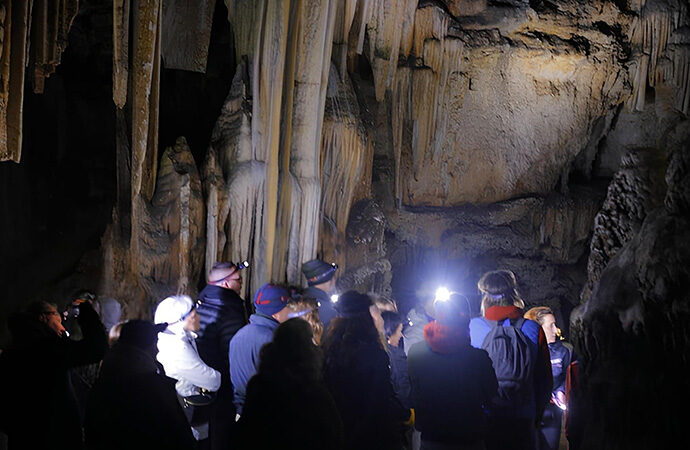 A sa bidda de Sàdili “Grutas, abba e… istòria sarda”