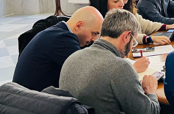 Alessandro Cocco (FdI) su suolo pubblico – Serve regolamento equilibrato, non attacco agli imprenditori. Ogni tavolino significa fatturato e posti di lavoro