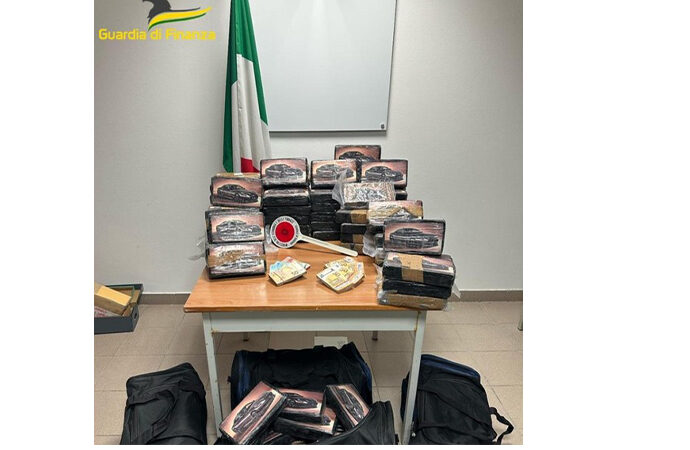 La GdF di Cagliari ha sequestrato 110 Kg di cocaina, sul mercato avrebbe fruttato 10 milioni di euro