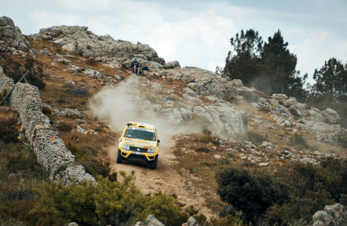 Sardegna Rally Raid. 2a Tappa. Pietro Degiacomi, GasGas: come si conquista la leadership del Rally in Paradiso. Tra le Auto: lo spiegano Bordonaro-Lovisa, Suzuki