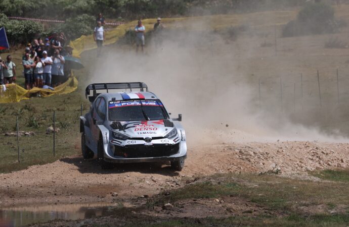 Ogier con maestria è leader dopo la prima tappa al Rally Italia Sardegna