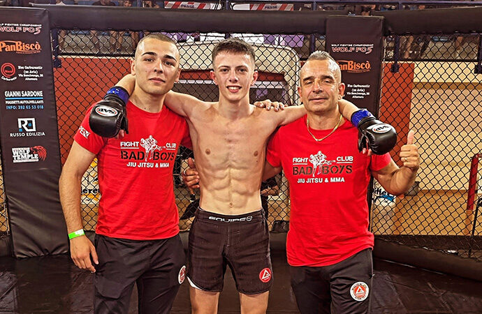 Nelle MMA il Bad Boy Samuele Arca conquista la Puglia. L’atleta sassarese ad Altamura ha battuto il pupillo barese  con un T.K.O. al primo minuto
