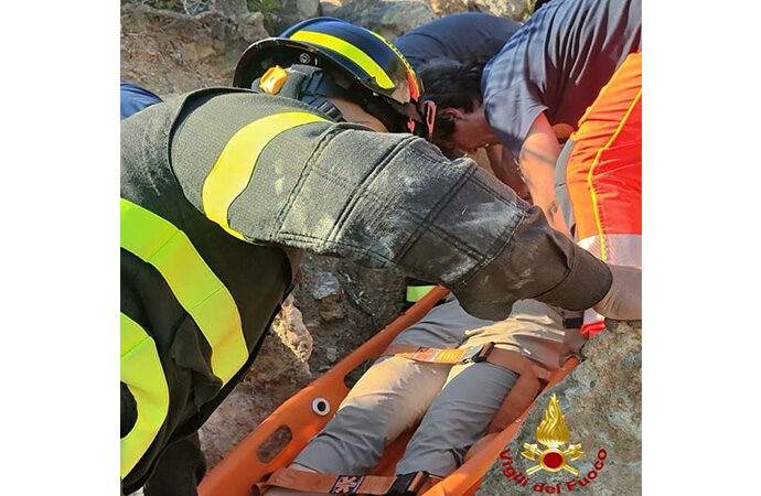 I VVF di Alghero soccorrono una turista tedesca caduta nella scogliera con tecniche SAF