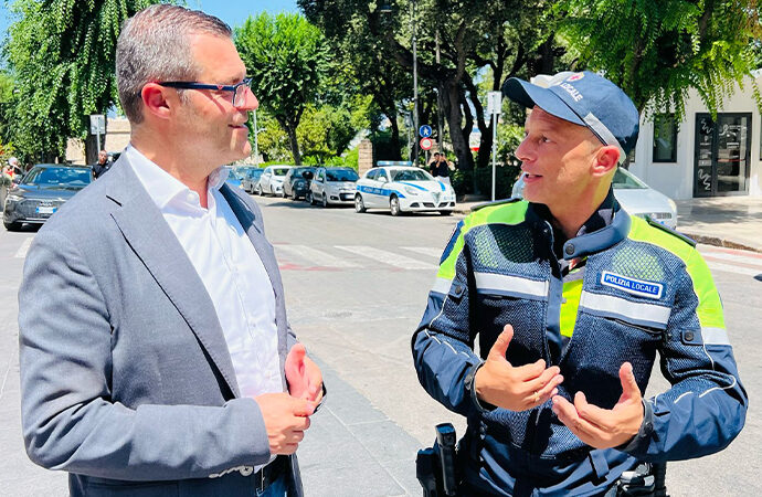 Il Sindaco Raimondo Cacciotto sulla sicurezza urbana: turni fino alle 4 della Polizia Locale e integrazione della pianta organica