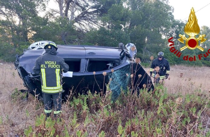 Auto fuori strada si ribalta sulla SS291 della Nurra, muore l’autista sbalzato fuori dall’abitacolo: è un meccanico di Santa Maria La Palma