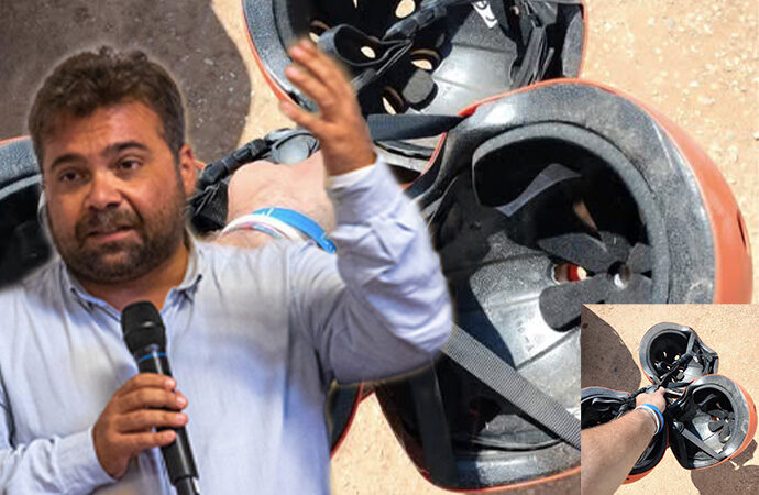 L’Assessore Roberto Corbia recupera quattro caschi del servizio sharing: ci sono criticità ma il servizio funziona molto bene, 1200 corse al giorno. Non smettere di sensibilizzare