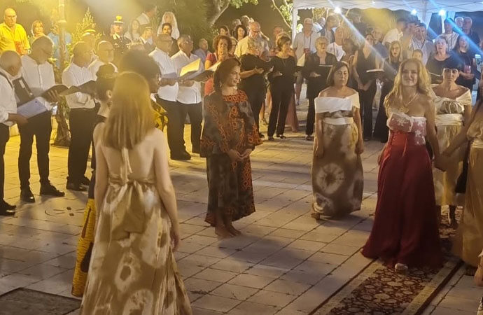 Moda, musica e resilienza: la sfilata “Cuore di Donna” emoziona Calici di Stelle a Sorso. Progetto di Antonella Fini e Paola Sartirio