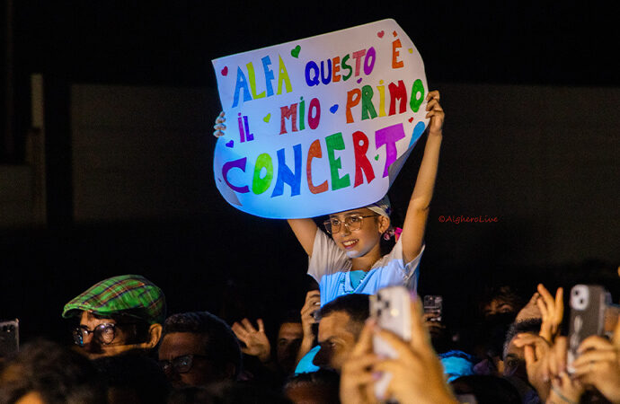 Tanti giovanissimi al  loro primo concerto, e Alfa non li ha delusi