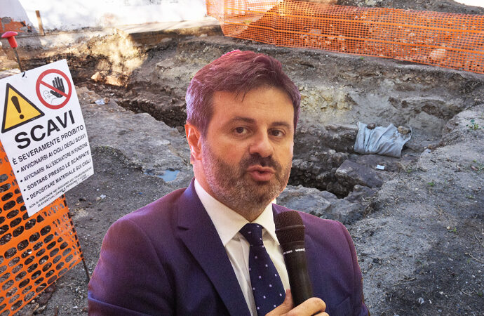 Sassari, vandali danneggiano i mezzi dell’impresa impegnata nei lavori di largo Monache Cappuccine. Mascia: «Un atto vergognoso»