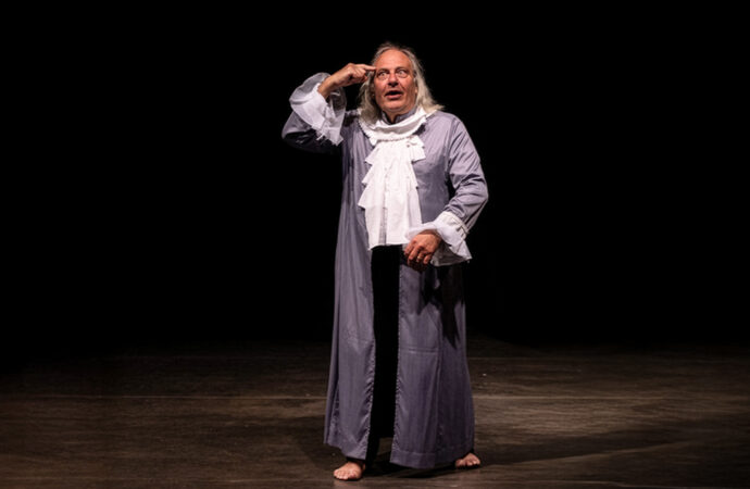 Teatro Nucleo si scaglia contro i Giganti. Theatre en vol ospita “Contra Gigantes” di Horacio Czertok