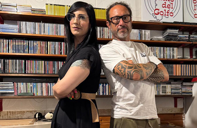 “Quasi Famosi”, la nuova voce della musica indipendente sarda su Radio del Golfo con Emanuele Ceravola e Chiara Cabula