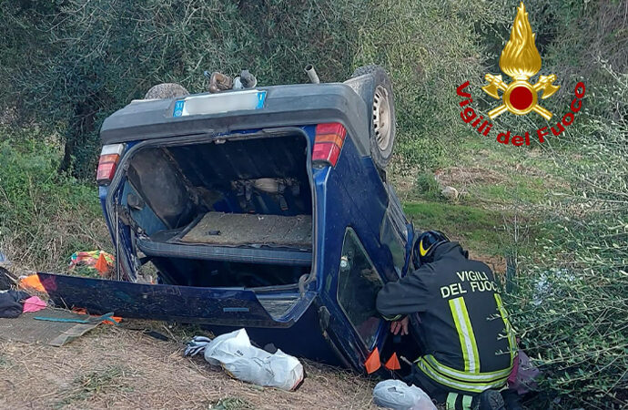 VIDEO – Panda si ribalta all’uscita di Alghero, muore una donna. Tre i feriti