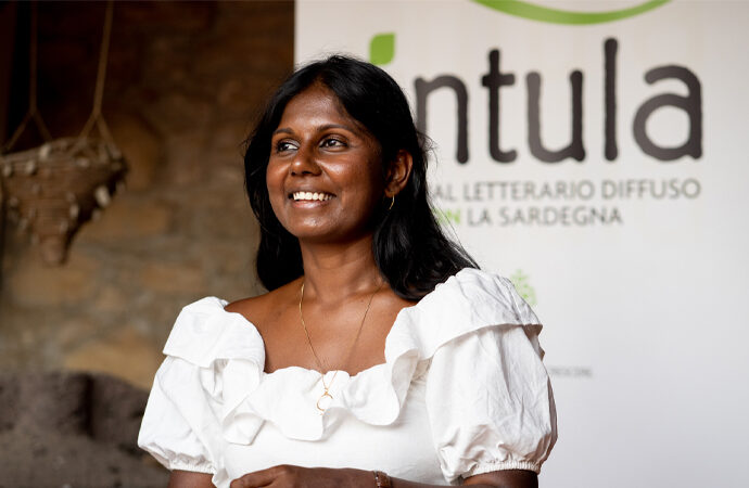 Festival Éntula: La scrittrice e attivista Nadeesha Uyangoda presenterà il romanzo “Acqua sporca”