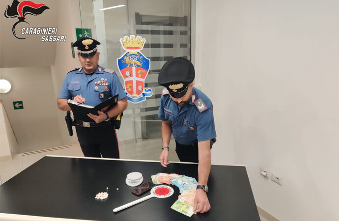 Valledoria (SS): Sorpreso in casa con cocaina ed eroina. Arrestato un uomo dai Carabinieri