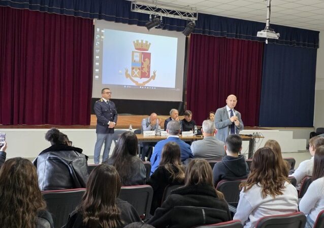 Seminario della Polizia di Stato al Liceo E. Fermi di Alghero sulle dipendenze giovanili