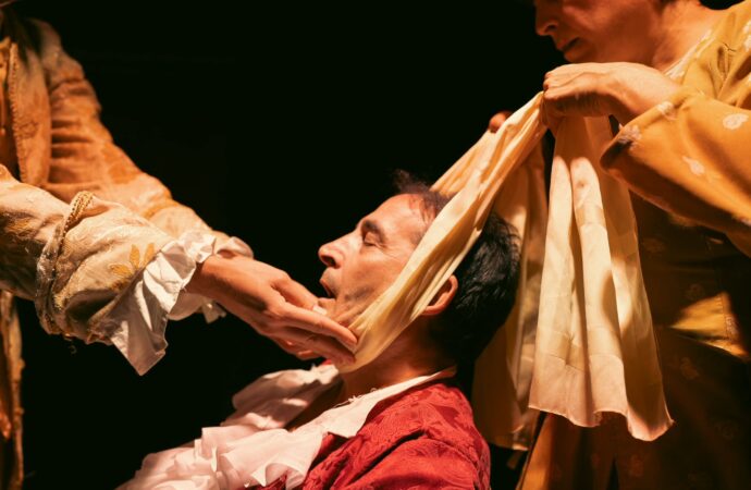 “Famiglia, dalla storia del Barone”: la luna del pomeriggio mette in scena l’assenza
