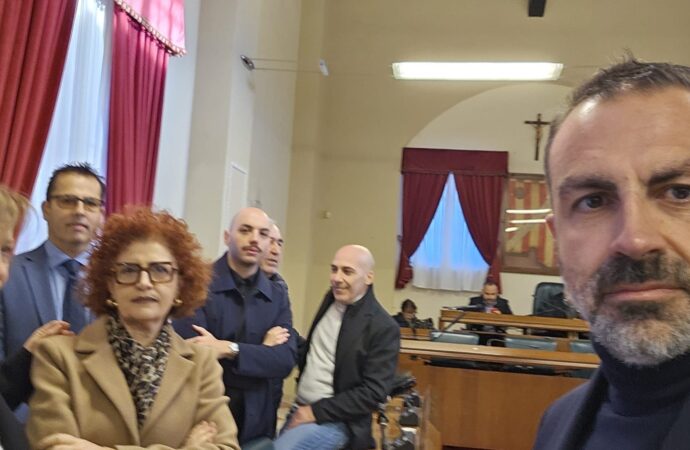 Consiglio comunale di Alghero, Centrodestra: “Maggioranza assente, manca il numero legale. È il segno di una crisi politica ormai evidente”