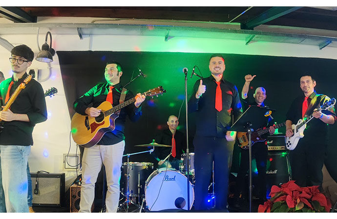 Esordio col botto per i Six Seasons Band alla prima esibizione ufficiale live