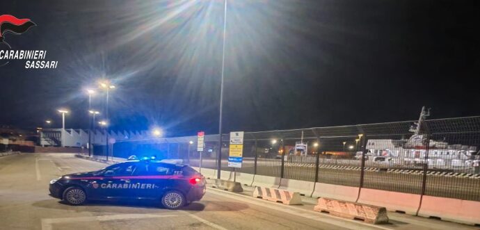 Porto Torres : ruba all’interno della motonave e forza un’auto, arrestato un uomo dai Carabinieri