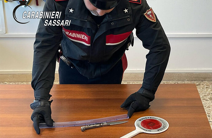 Porto Torres, minaccia i passanti armato di  coltello, arrestato un uomo dai Carabinieri