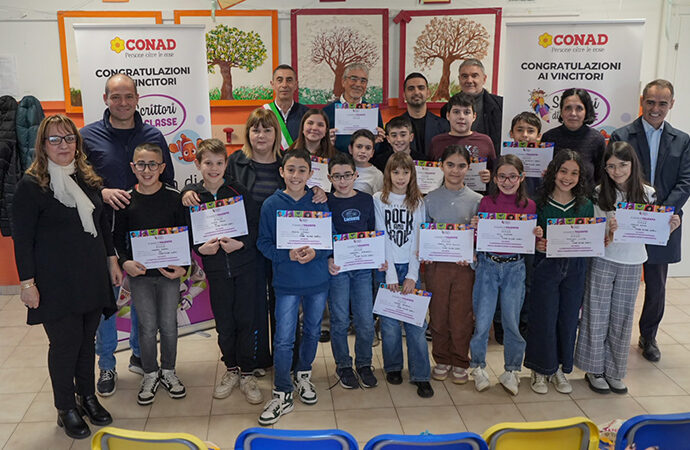 CONAD Nord Ovest premia i nuovi “scrittori di classe”: la classe 5a della scuola primaria Villanova Monteleone vince il concorso