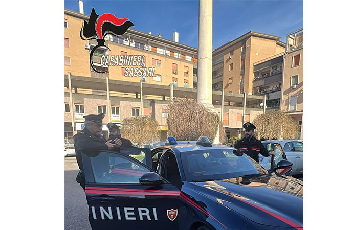 Sassari, minaccia e maltratta l’anziano padre per estorcergli denaro: arrestato un uomo dai Carabinieri