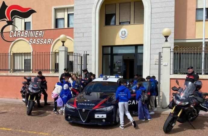 Una mattinata diversa , vissuta all’interno della caserma, i Carabinieri di Olbia si aprono alla scuola