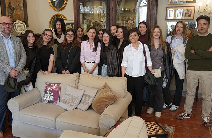 L’Istituto Alberghiero di Sassari trionfa con Edina Altara a “L’Italia delle Donne”