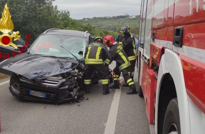 Scontro auto-furgone sulla Sassari -Ittiri, due feriti