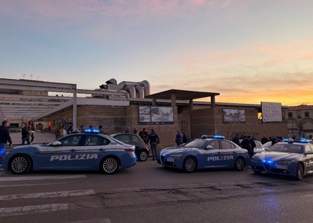 Polizia di Stato- Sassari: controlli ad alto impatto in Piazza Mercato; identificate oltre cinquanta persone, sequestrate armi e droga