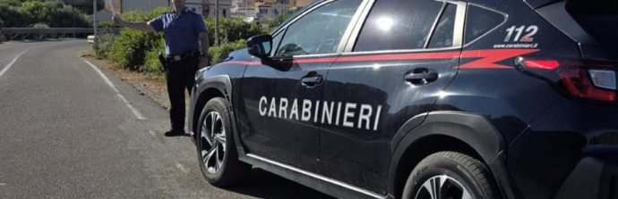 Stintino , non si fermano a un posto d blocco dei Carabinieri: presi e denunciati. L’autista non aveva la patente di guida