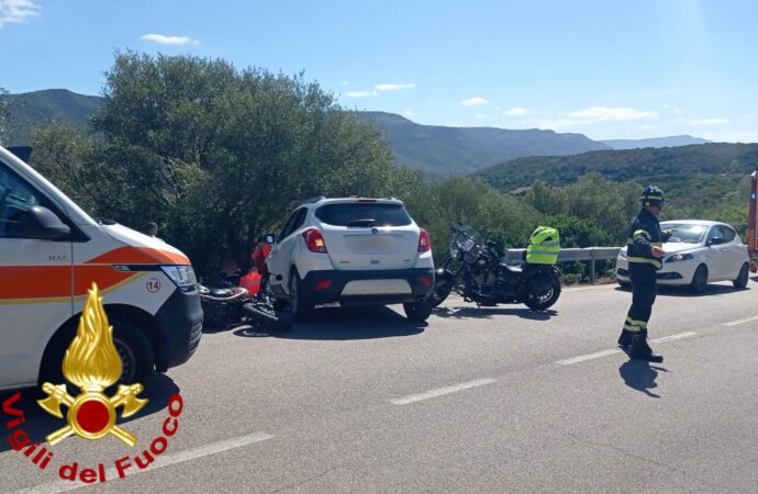 Sulla Alghero-Bosa scontro tra una vettura e una moto: un ferito